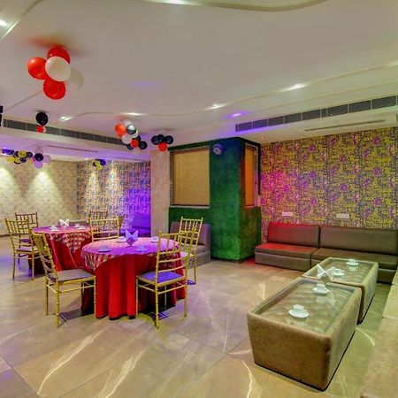 Townhouse Oak Hotel Dev Palace Delhi  Exterior photo