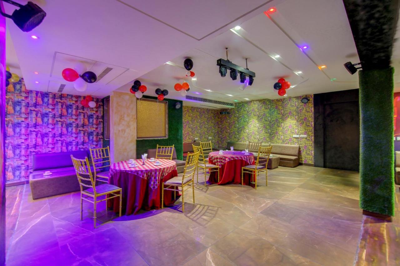 Townhouse Oak Hotel Dev Palace Delhi  Exterior photo
